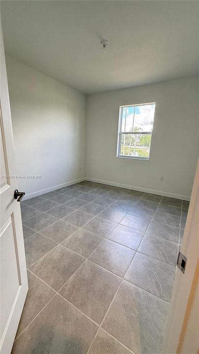 出租: $4,000 (3 贝兹, 2 浴室, 3100 平方英尺)