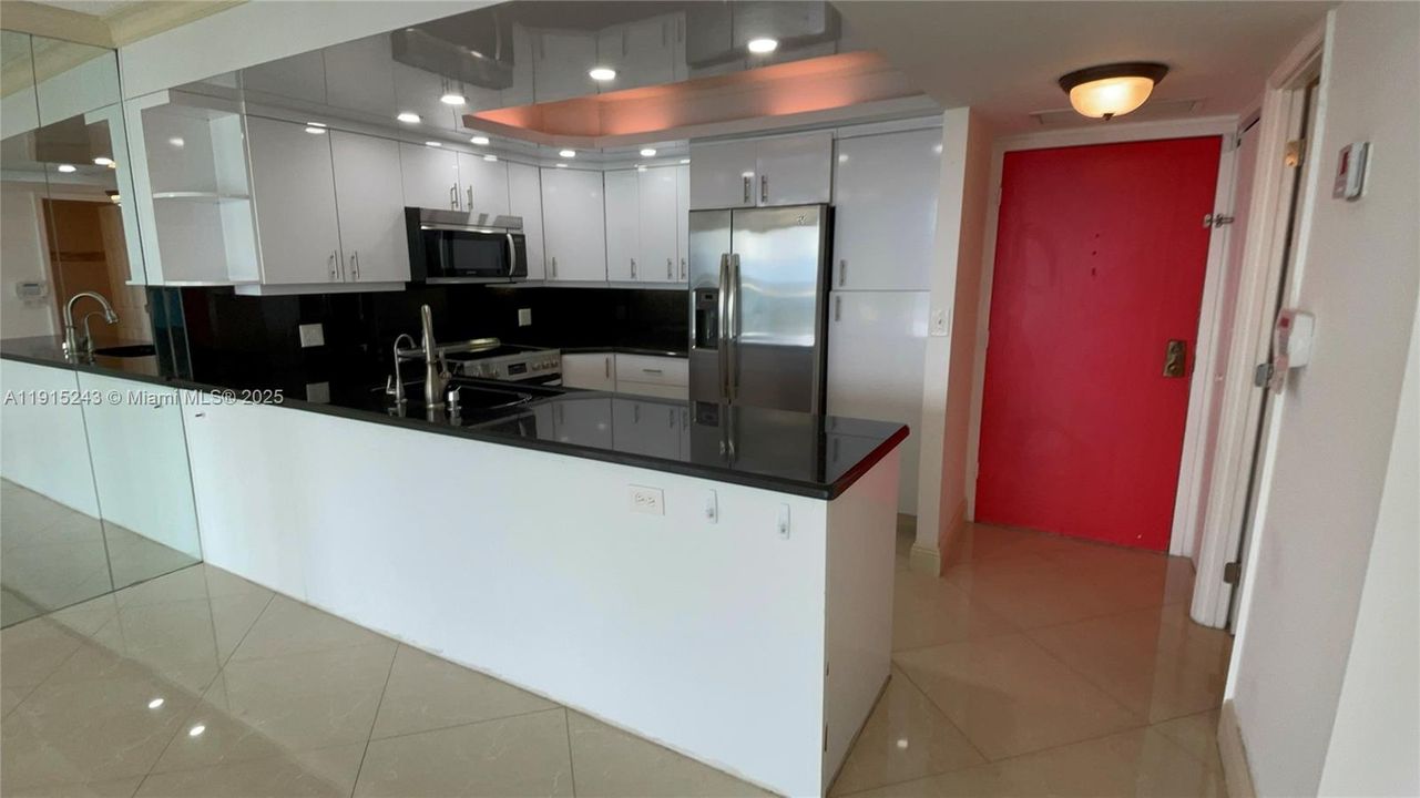 For Sale: $765,000 (2 beds, 3 baths, 1800 Square Feet)