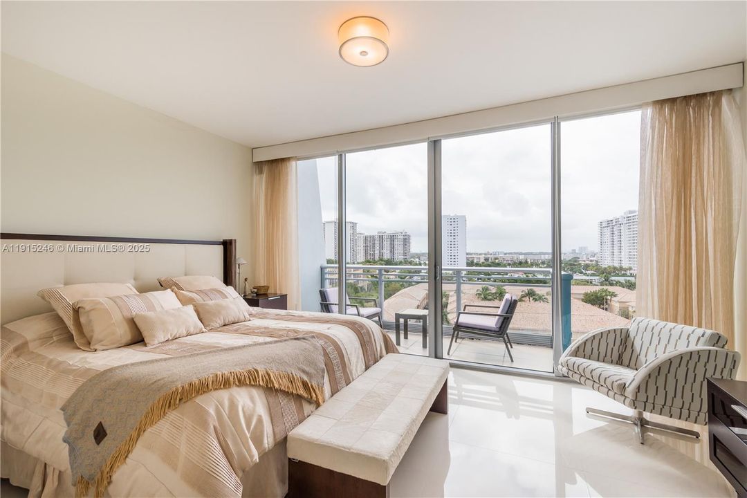 For Sale: $980,000 (3 beds, 3 baths, 2119 Square Feet)