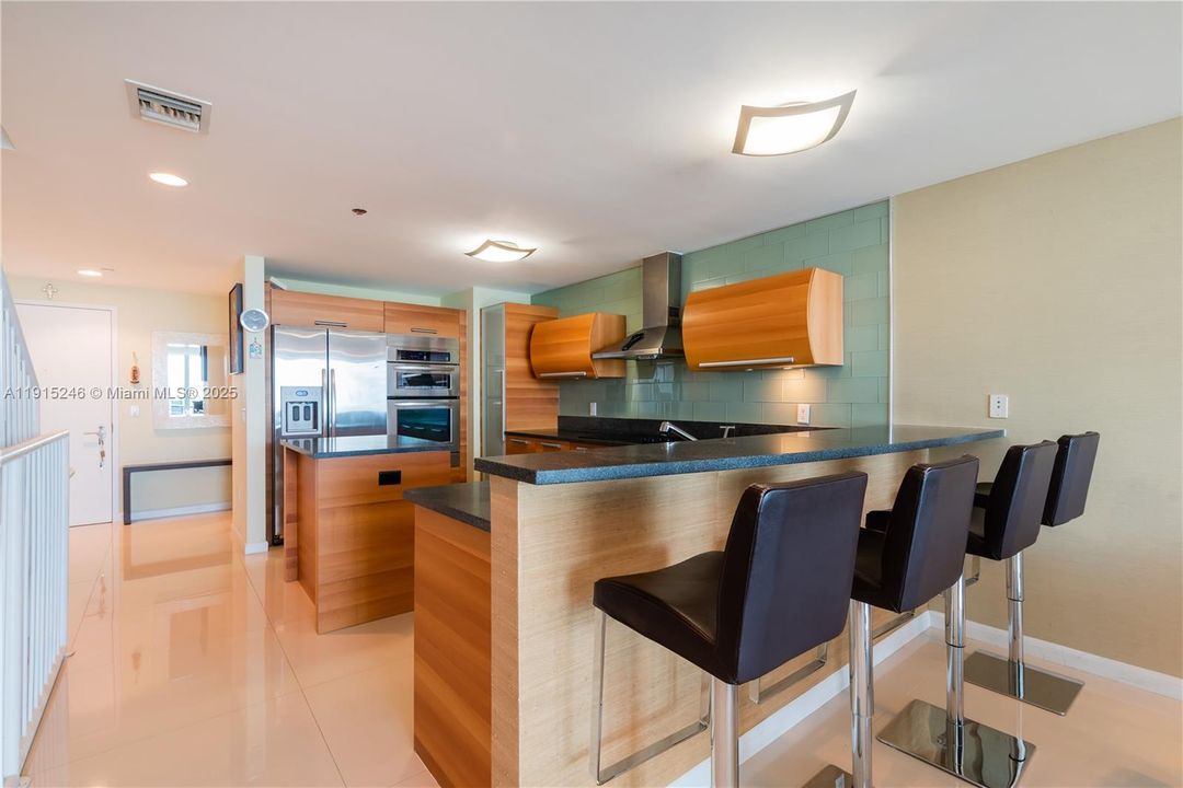 For Sale: $980,000 (3 beds, 3 baths, 2119 Square Feet)