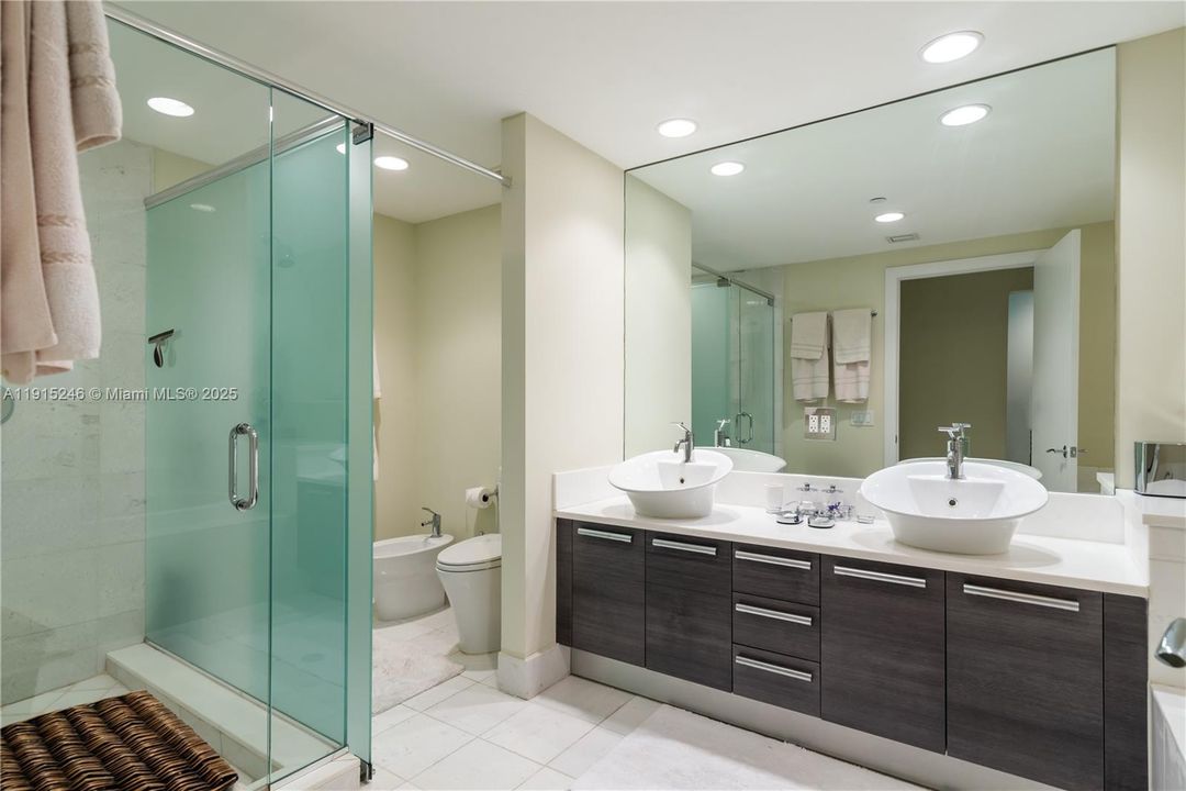 For Sale: $980,000 (3 beds, 3 baths, 2119 Square Feet)