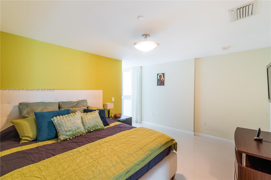 For Sale: $980,000 (3 beds, 3 baths, 2119 Square Feet)