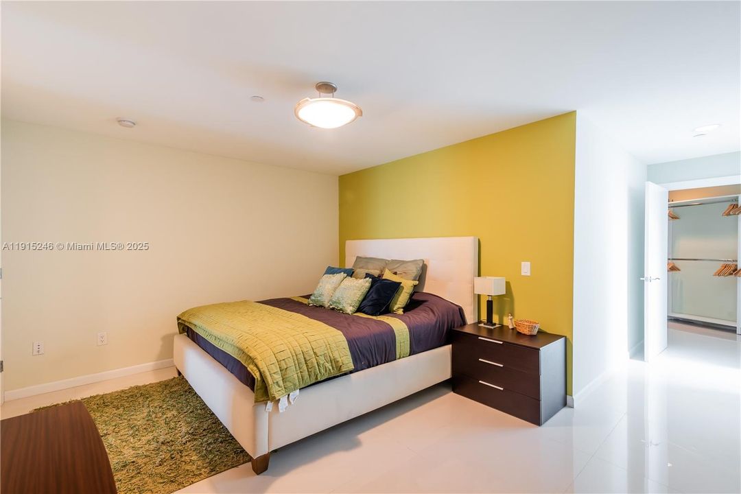 For Sale: $980,000 (3 beds, 3 baths, 2119 Square Feet)