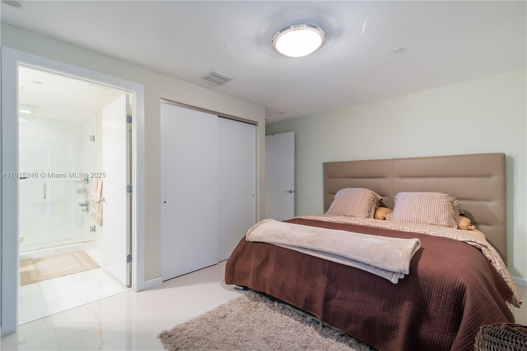 For Sale: $980,000 (3 beds, 3 baths, 2119 Square Feet)