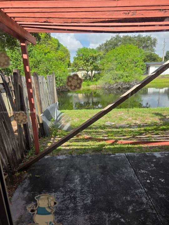 En Venta: $259,000 (2 camas, 2 baños, 2100 Pies cuadrados)