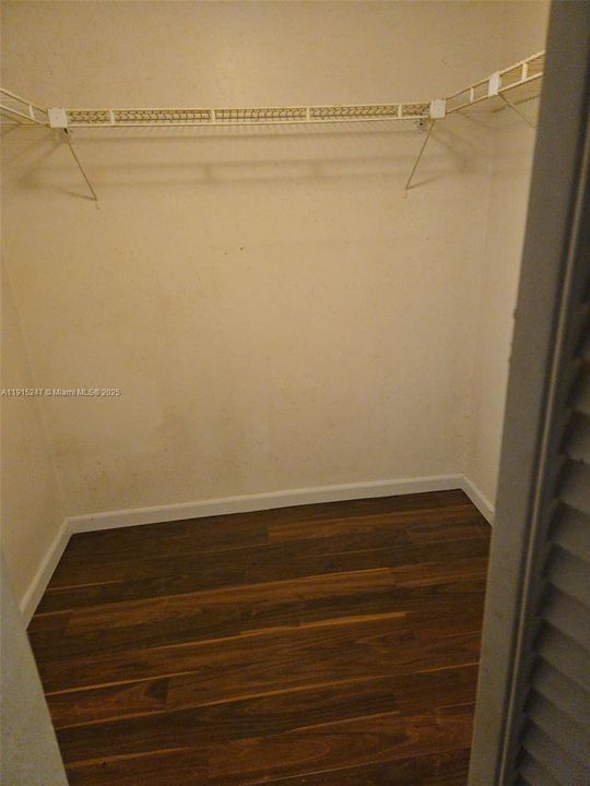 En Venta: $259,000 (2 camas, 2 baños, 2100 Pies cuadrados)