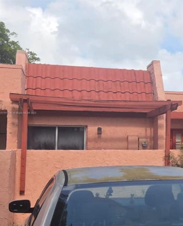 En Venta: $259,000 (2 camas, 2 baños, 2100 Pies cuadrados)