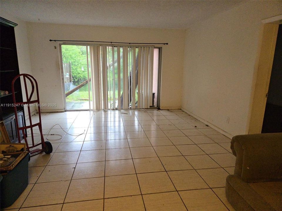 En Venta: $259,000 (2 camas, 2 baños, 2100 Pies cuadrados)