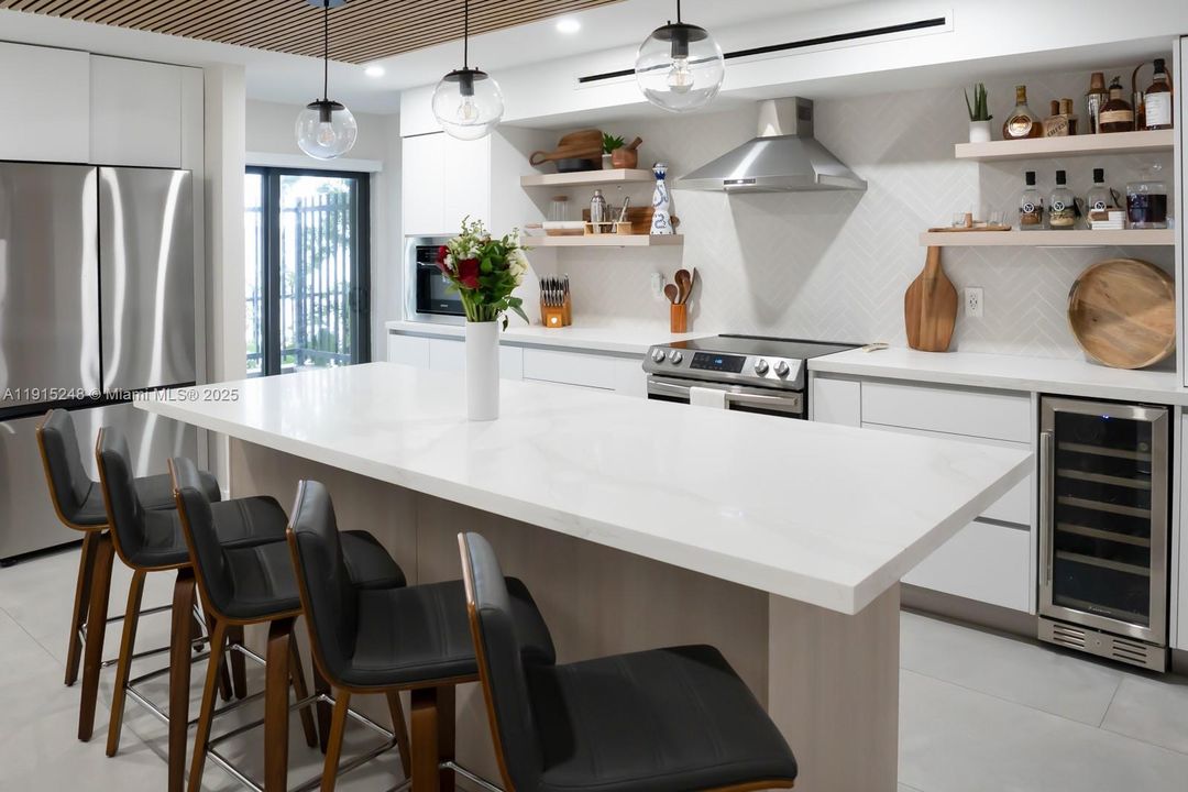 待售: $674,999 (2 贝兹, 2 浴室, 1111 平方英尺)