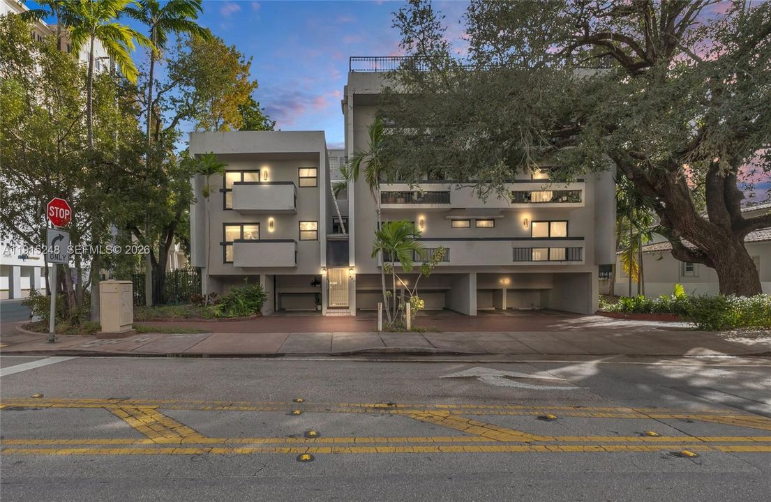 На продажу: $649,000 (2 спален, 2 ванн, 1111 Квадратных фут)