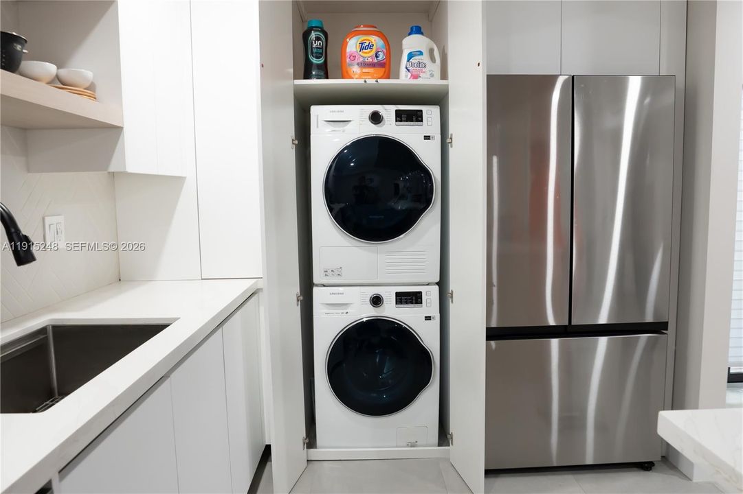 На продажу: $649,000 (2 спален, 2 ванн, 1111 Квадратных фут)