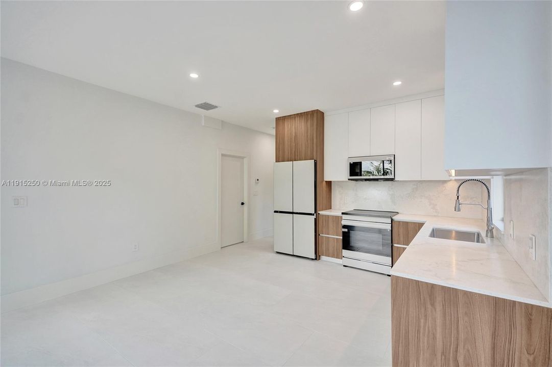 For Rent: $4,800 (4 beds, 3 baths, 1845 Square Feet)