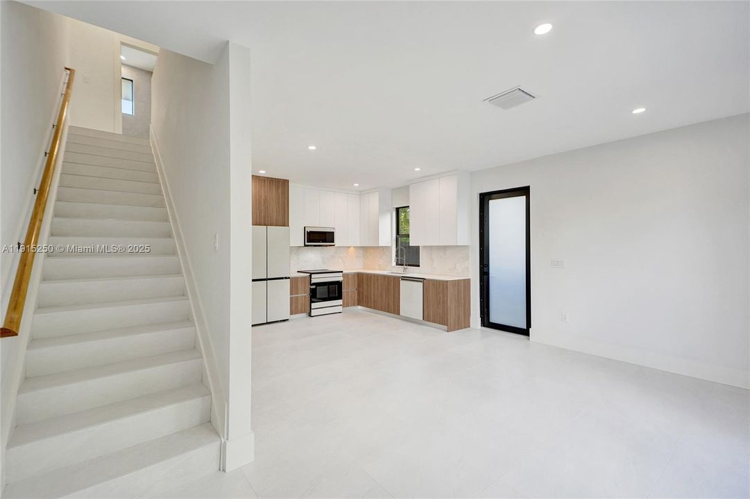 For Rent: $4,800 (4 beds, 3 baths, 1845 Square Feet)