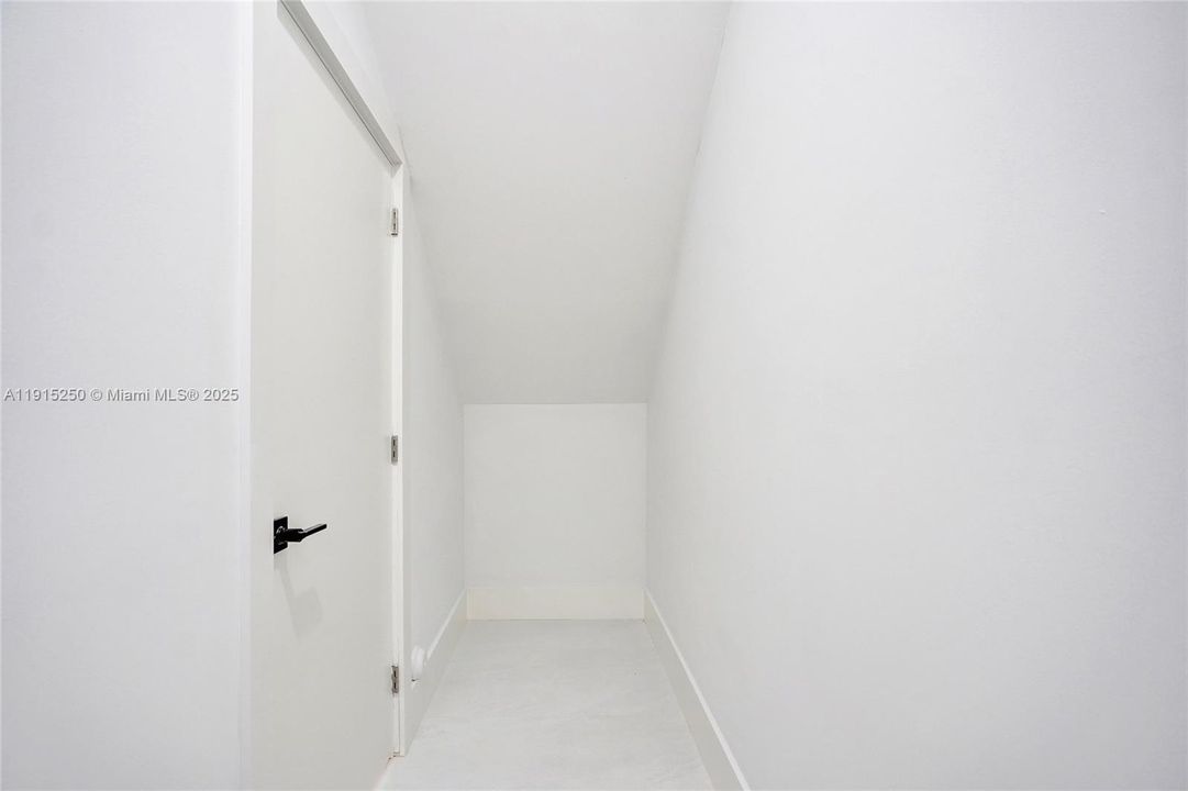 For Rent: $4,800 (4 beds, 3 baths, 1845 Square Feet)