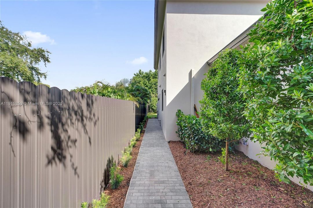 For Rent: $4,800 (4 beds, 3 baths, 1845 Square Feet)