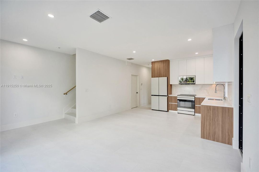 For Rent: $4,800 (4 beds, 3 baths, 1845 Square Feet)