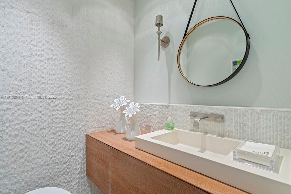 待售: $9,995,000 (3 贝兹, 3 浴室, 2306 平方英尺)