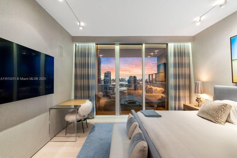 待售: $9,995,000 (3 贝兹, 3 浴室, 2306 平方英尺)