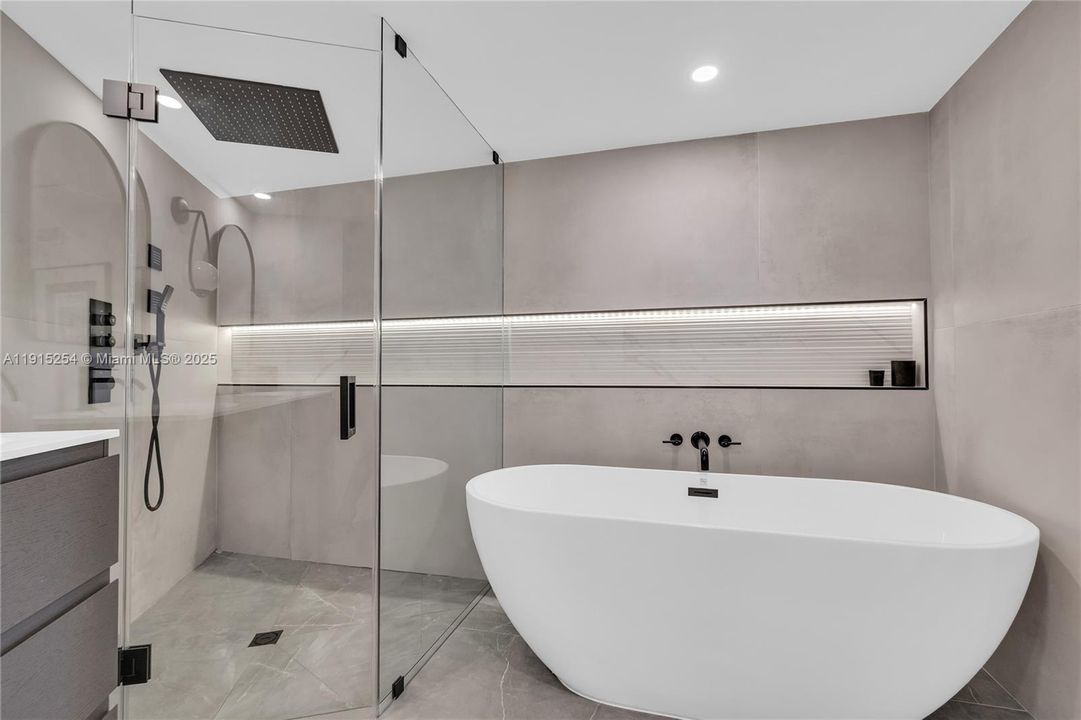 En Venta: $1,725,000 (2 camas, 2 baños, 2115 Pies cuadrados)