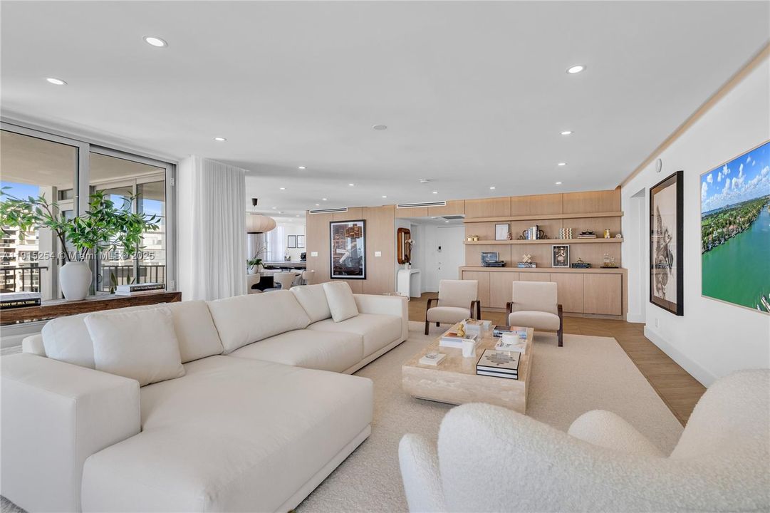 En Venta: $1,725,000 (2 camas, 2 baños, 2115 Pies cuadrados)