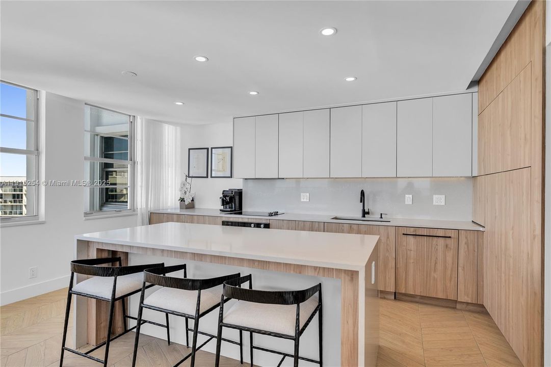 En Venta: $1,725,000 (2 camas, 2 baños, 2115 Pies cuadrados)