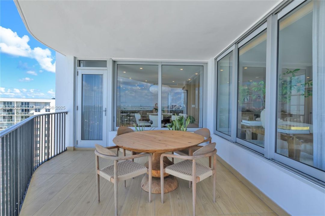 En Venta: $1,725,000 (2 camas, 2 baños, 2115 Pies cuadrados)