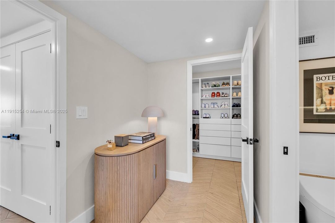 En Venta: $1,725,000 (2 camas, 2 baños, 2115 Pies cuadrados)