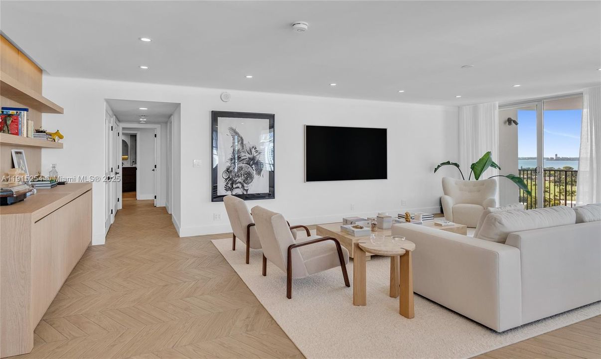 En Venta: $1,725,000 (2 camas, 2 baños, 2115 Pies cuadrados)