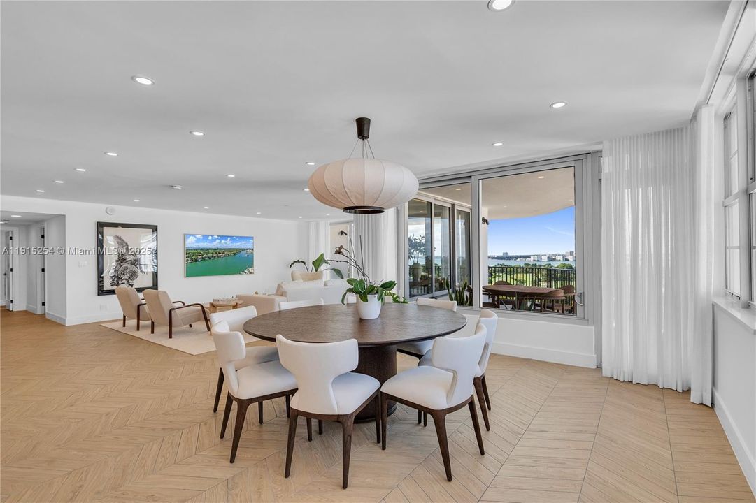 En Venta: $1,725,000 (2 camas, 2 baños, 2115 Pies cuadrados)