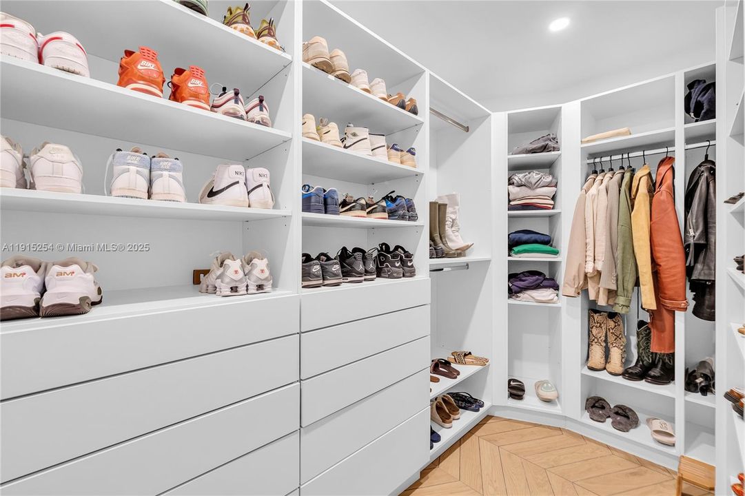 En Venta: $1,725,000 (2 camas, 2 baños, 2115 Pies cuadrados)