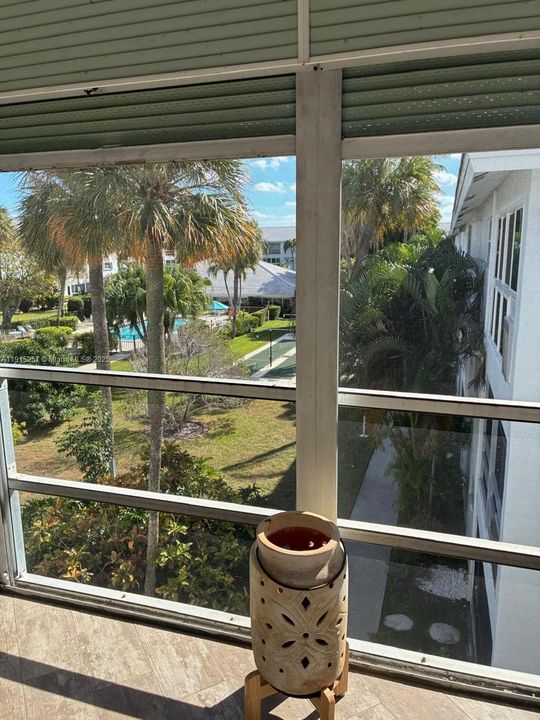 For Sale: $120,000 (1 beds, 1 baths, 676 Square Feet)