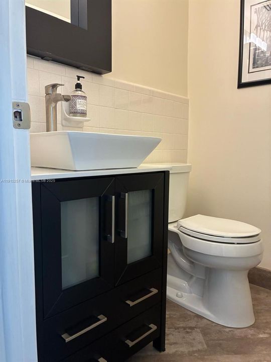 For Sale: $120,000 (1 beds, 1 baths, 676 Square Feet)