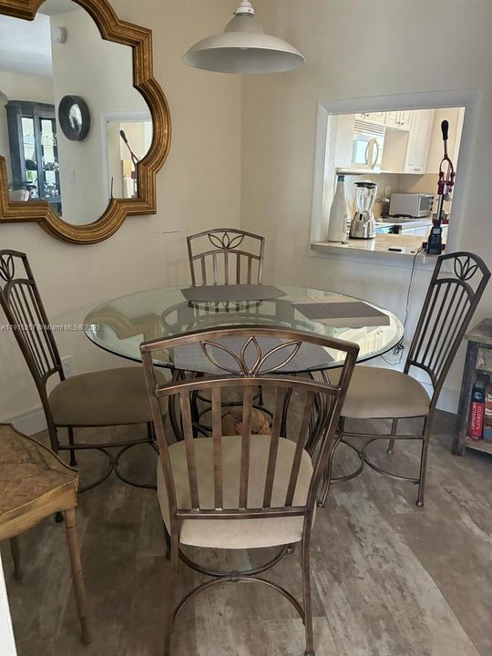 For Sale: $120,000 (1 beds, 1 baths, 676 Square Feet)