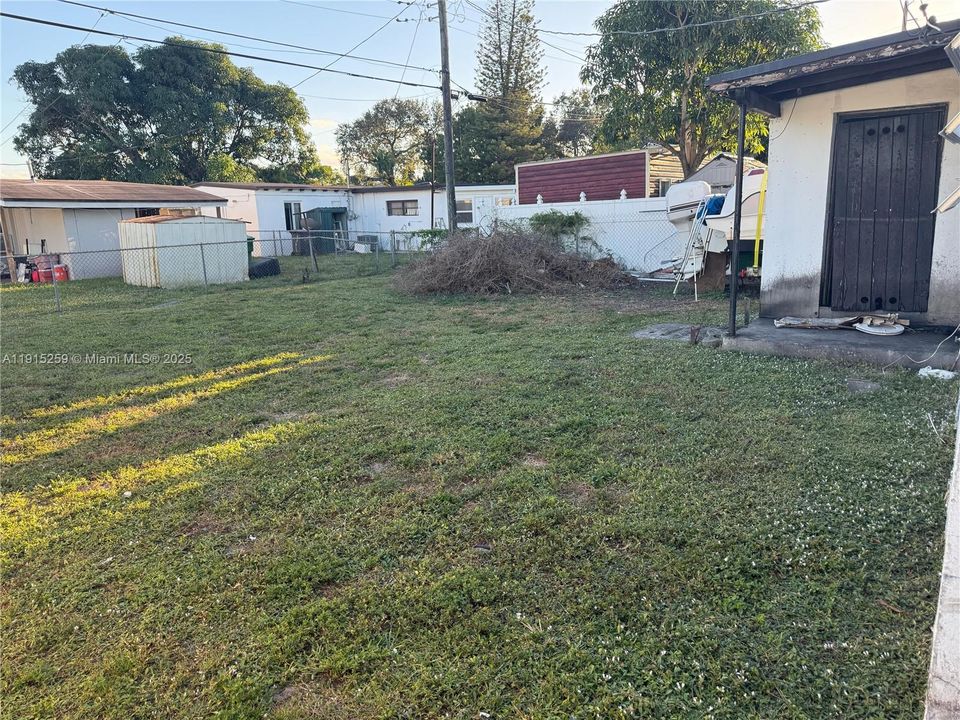 待售: $295,900 (2 贝兹, 1 浴室, 594 平方英尺)