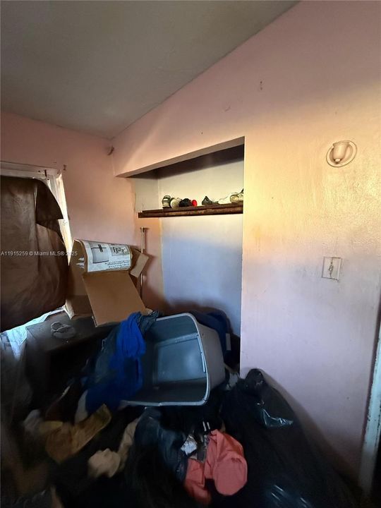 待售: $295,900 (2 贝兹, 1 浴室, 594 平方英尺)