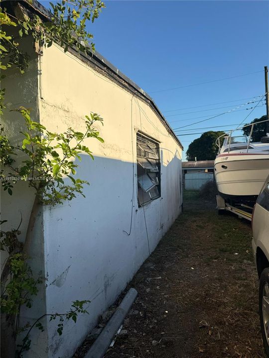 待售: $295,900 (2 贝兹, 1 浴室, 594 平方英尺)