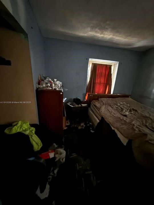 待售: $295,900 (2 贝兹, 1 浴室, 594 平方英尺)