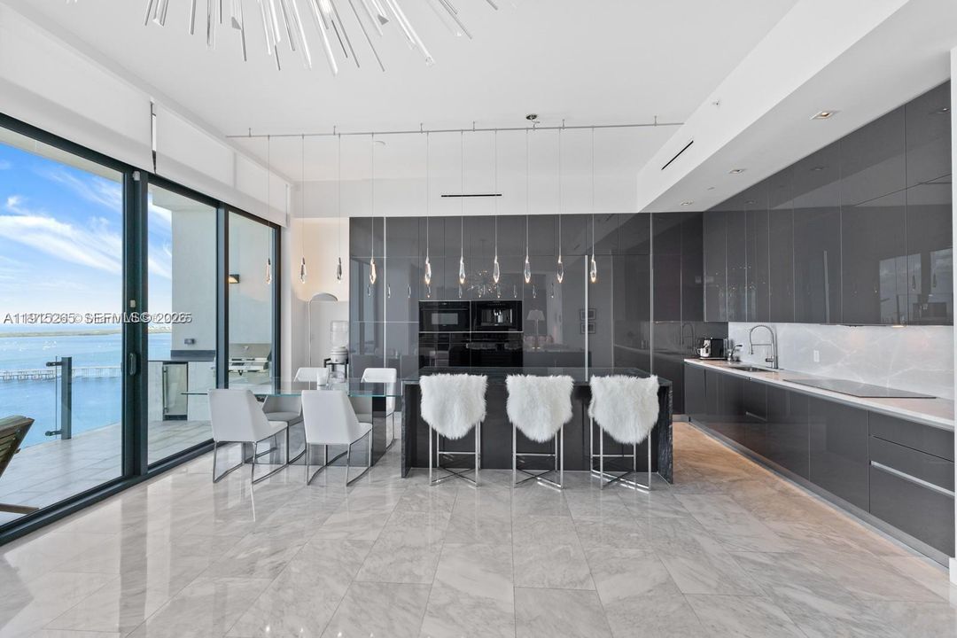 En Renta: $21,000 (3 camas, 2 baños, 2293 Pies cuadrados)