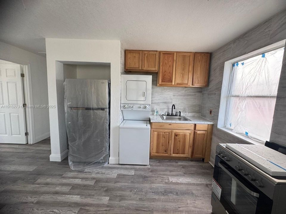 В аренду: $1,300 (2 спален, 1 ванн, 0 Квадратных фут)