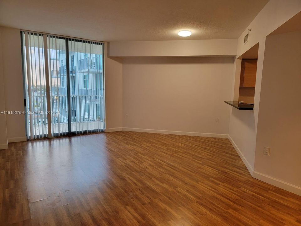 出租: $2,200 (1 贝兹, 1 浴室, 1035 平方英尺)