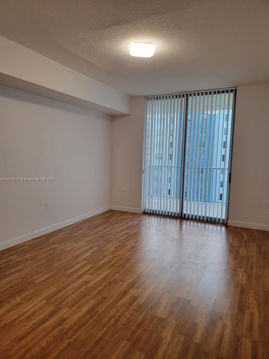 出租: $2,200 (1 贝兹, 1 浴室, 1035 平方英尺)