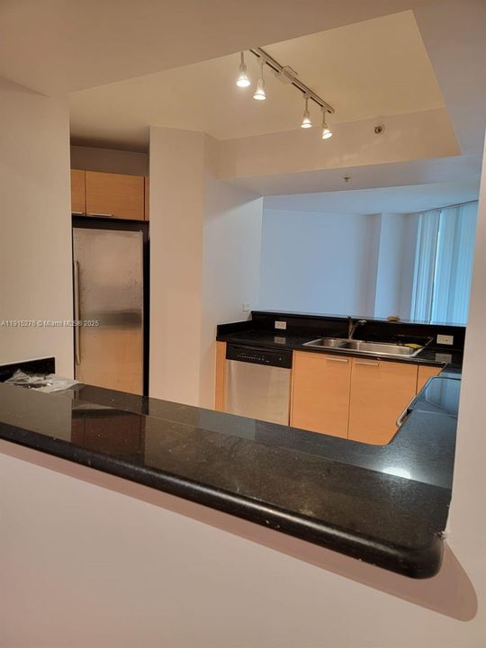 出租: $2,200 (1 贝兹, 1 浴室, 1035 平方英尺)