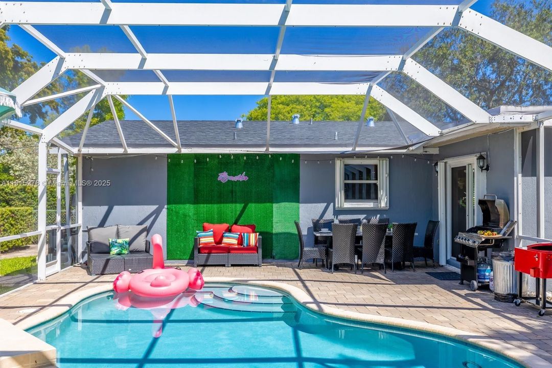 For Rent: $7,000 (3 beds, 2 baths, 1608 Square Feet)