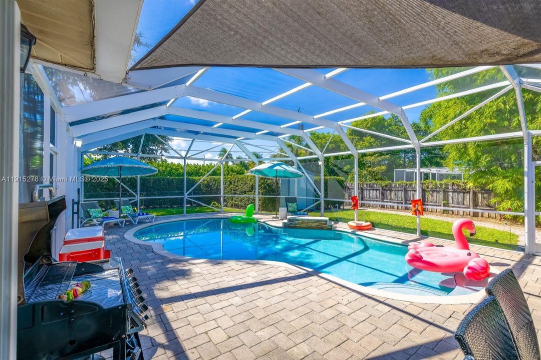 For Rent: $7,000 (3 beds, 2 baths, 1608 Square Feet)