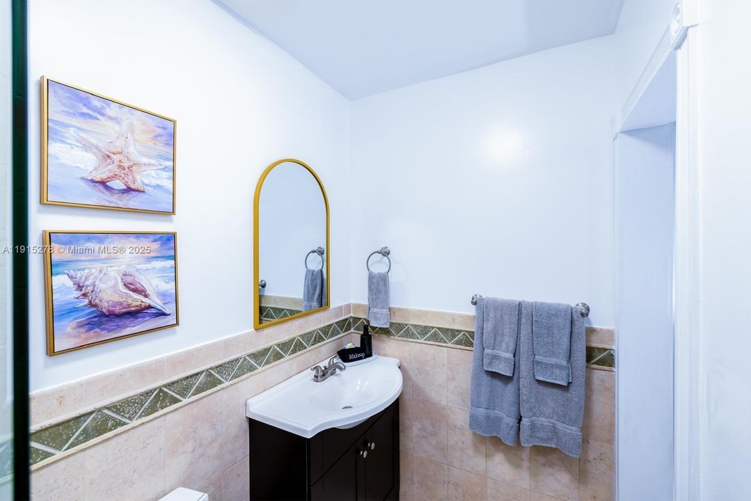 For Rent: $7,000 (3 beds, 2 baths, 1608 Square Feet)