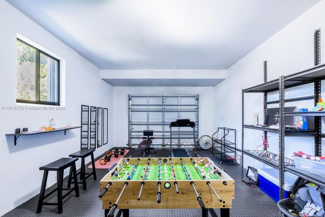 For Rent: $7,000 (3 beds, 2 baths, 1608 Square Feet)