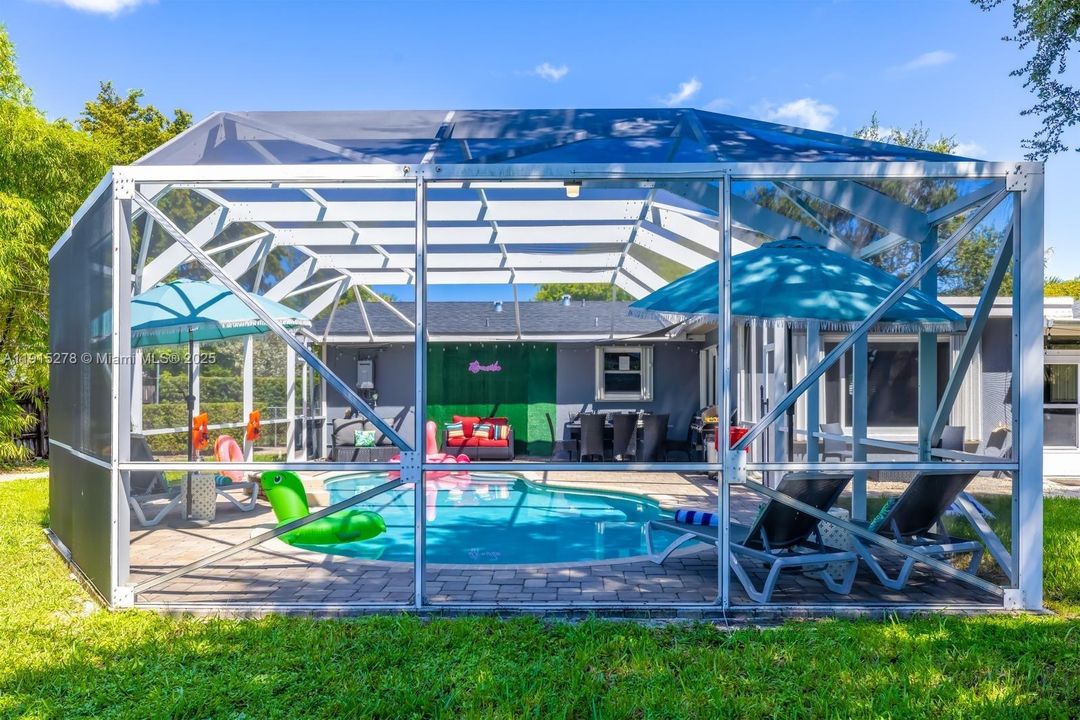 For Rent: $7,000 (3 beds, 2 baths, 1608 Square Feet)