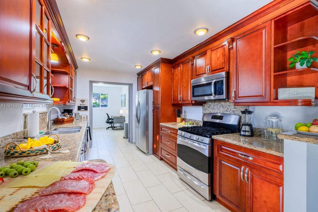 For Rent: $7,000 (3 beds, 2 baths, 1608 Square Feet)