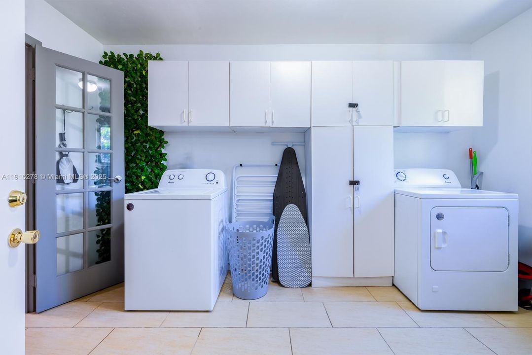 For Rent: $7,000 (3 beds, 2 baths, 1608 Square Feet)