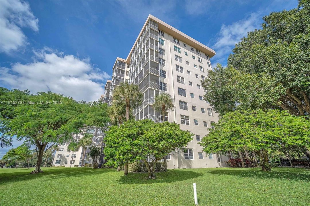 For Rent: $4,500 (3 beds, 2 baths, 1716 Square Feet)